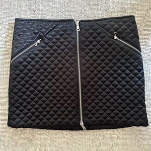 Like new Laundry by Shelli Segal quilted black mini skirt